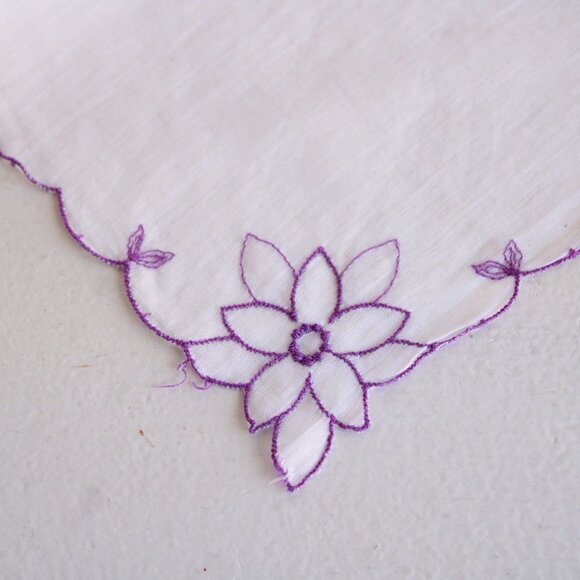 Vintage Handkerchief, Purple Flower Embroidery on White Cotton Hankie - Picture 5 of 10